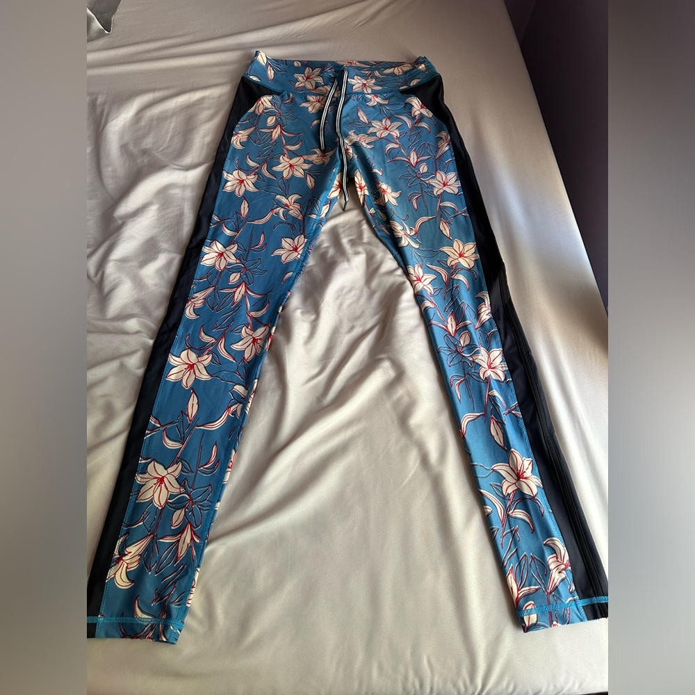 The Upside Blue Floral Leggings, Size Medium/8